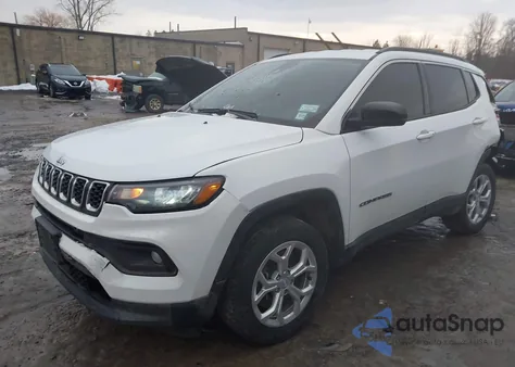 2024 Jeep Compass Latitude 4X4 z USA, uszkodzony, nr VIN 3C4NJDBN5RT103711